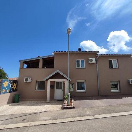 Apartmani Amans Pula Exterior photo