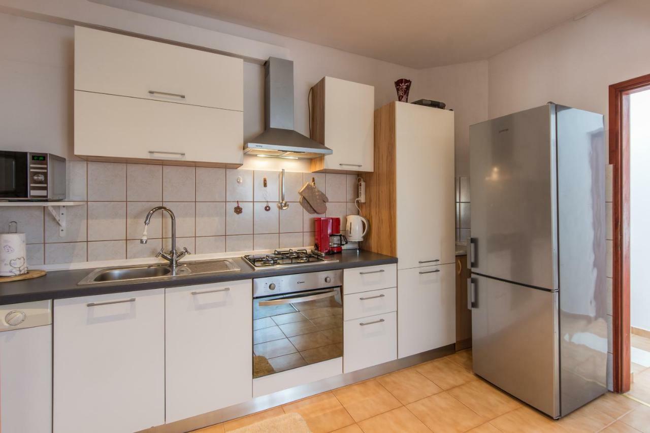 Apartmani Amans Pula Exterior photo